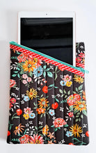 Hemingway Pouch in 4 sizes by Kristina Brinkerhoff from Center Street Quilts - QuiltingJoyPDX