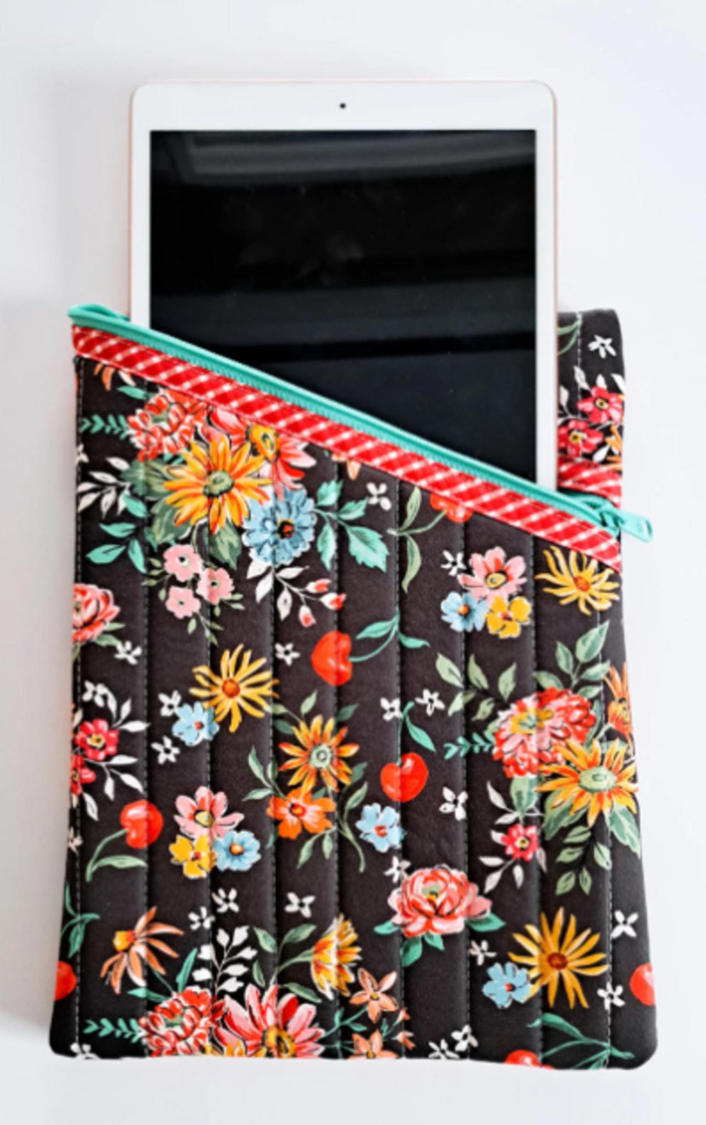 Hemingway Pouch in 4 sizes by Kristina Brinkerhoff from Center Street Quilts