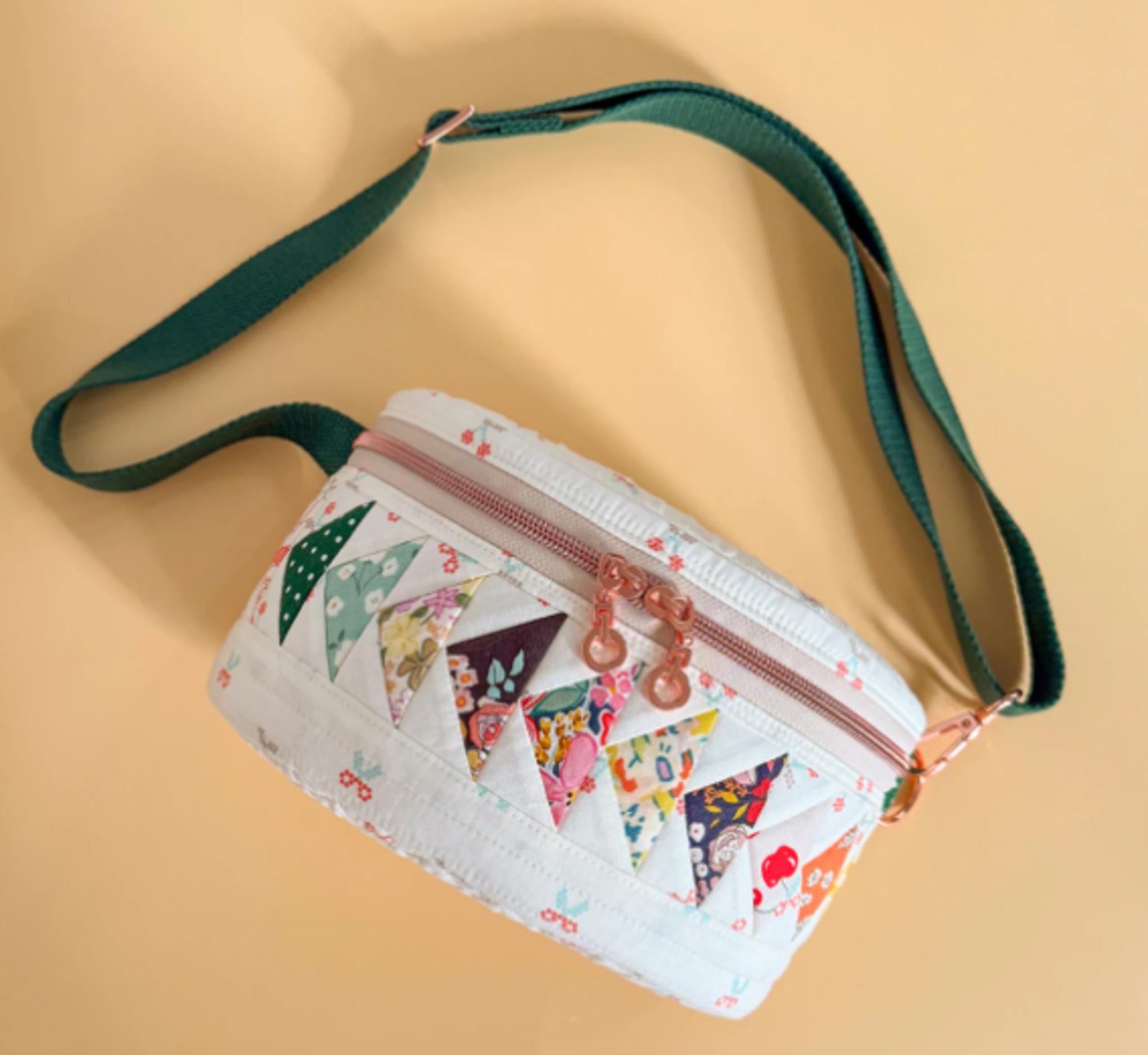 Flying Geese Belt Bag Pattern by Minki Kim