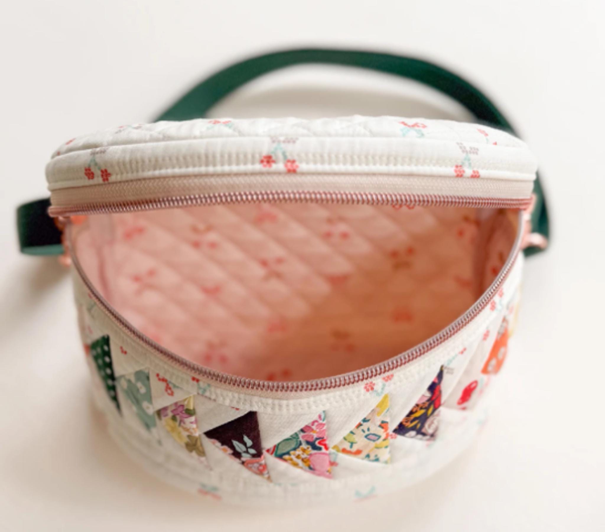 Flying Geese Belt Bag Pattern by Minki Kim