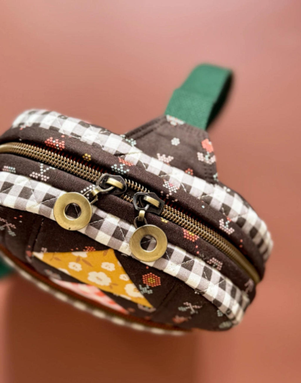 Weekend Sling Bag Pattern by Minki Kim