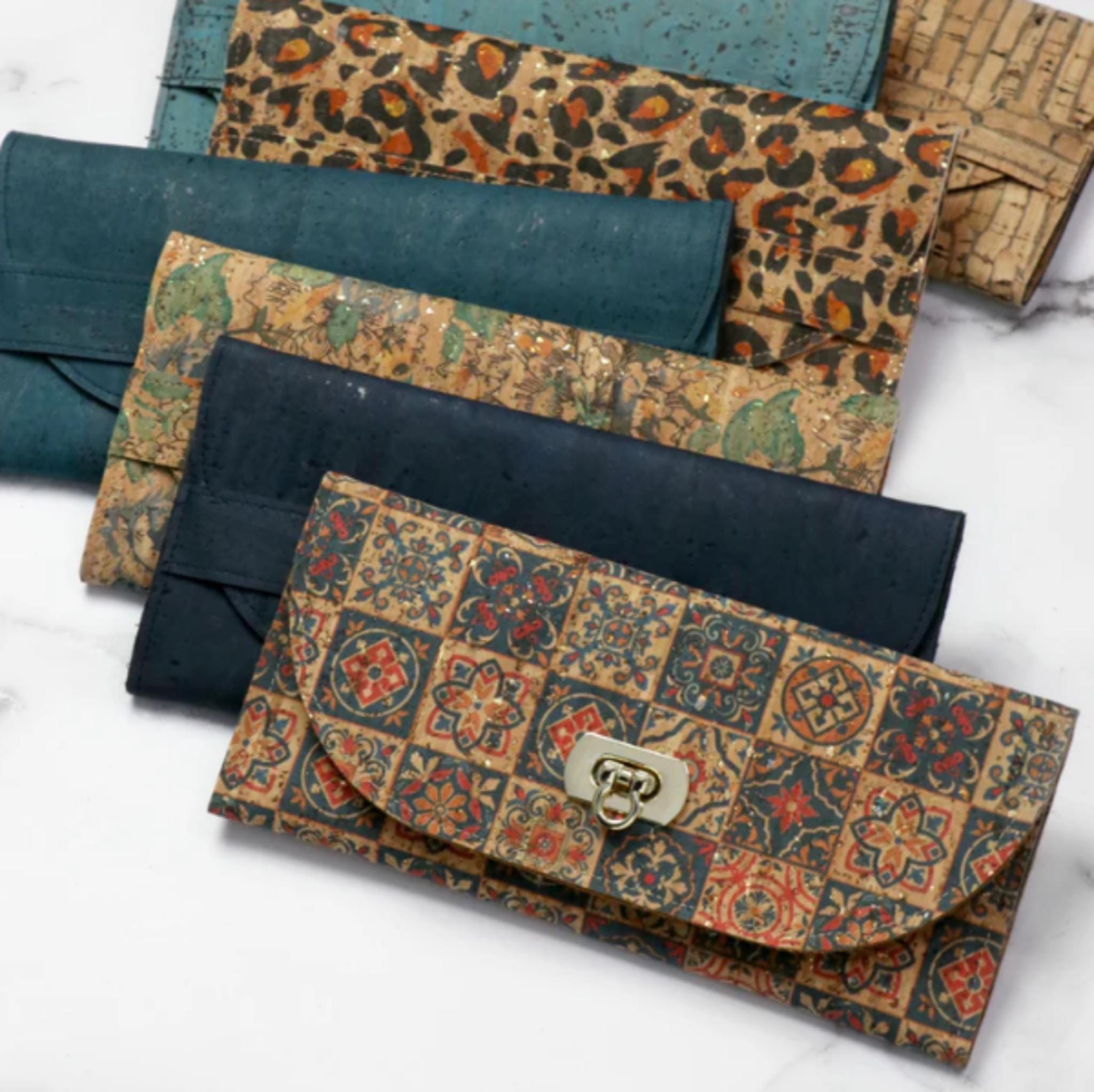 Lucky Penny Wallet Pattern from Sallie Tomato 7.5" x 3" x 1/2" - QuiltingJoyPDX